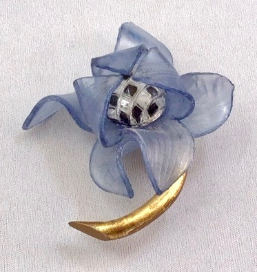 BP250 unsigned Fabrice resin flower pin